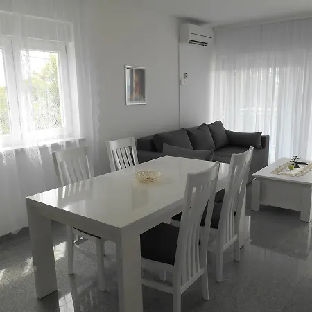 Diana Apartment Smrika