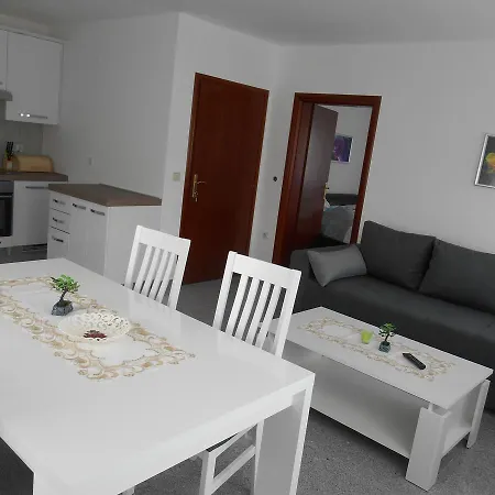Diana Apartment *
